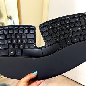 Microsoft sculpt keyboard (Bluetooth receiver no USB)